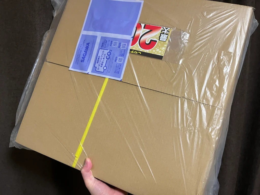 もえたくから届いた配送用ダンボール