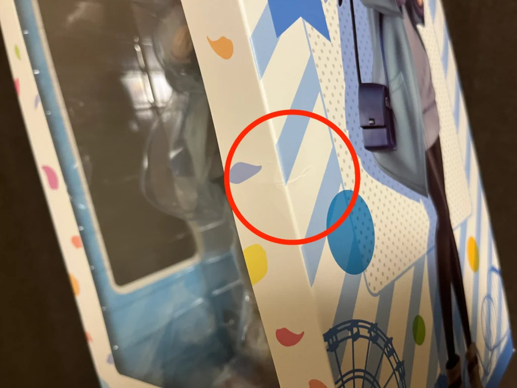 中野三久のフィギュア外箱の2箇所目のダメージ