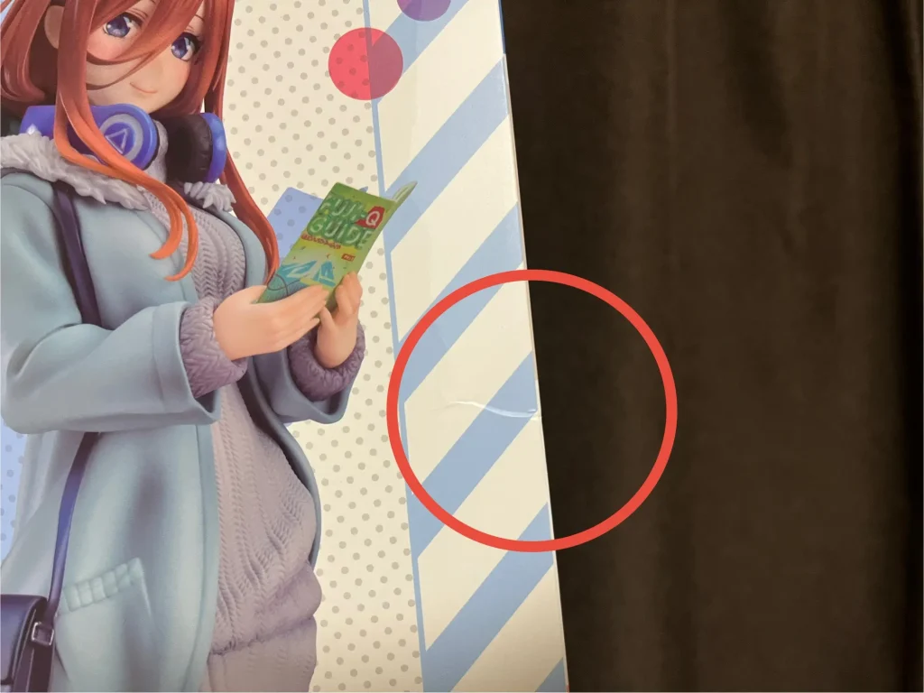 中野三玖フィギュアの外箱のダメージ3箇所目