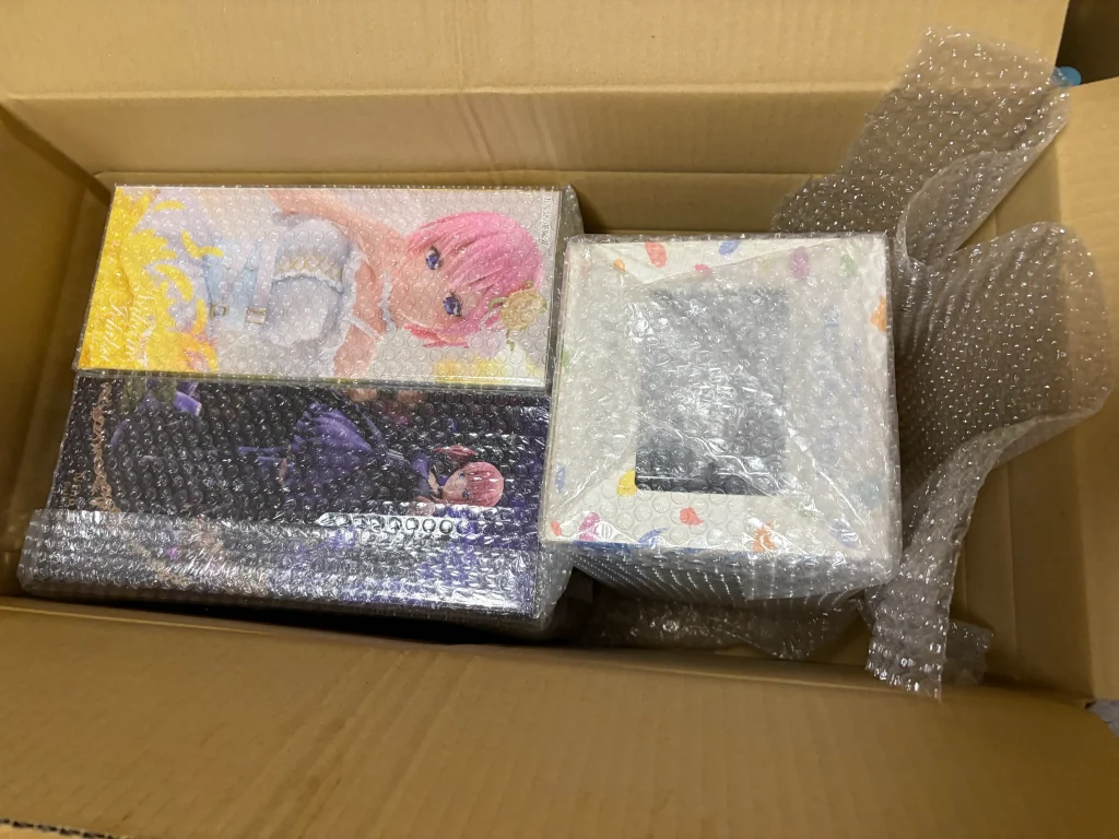 ホビーコレクトからもらったダンボールにスケールフィギュアを梱包した