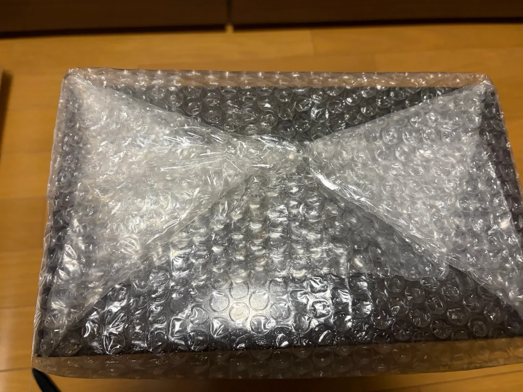 底面をテープで留める