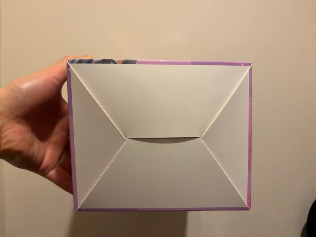 偽物のフィギュアの外箱の底面